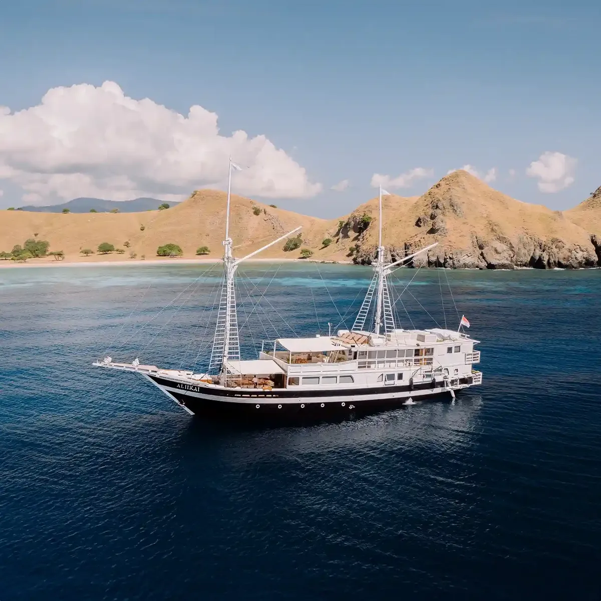 Aliikai Voyage liveaboard sailing Raja Ampat
