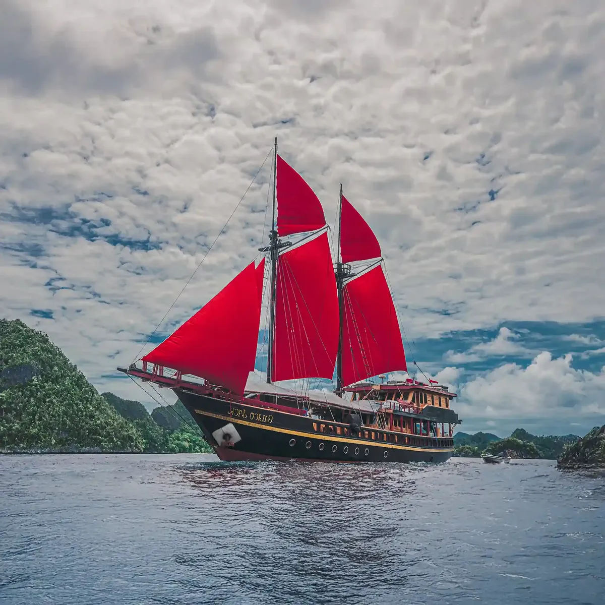 Calico Jack liveaboard sailing Raja Ampat