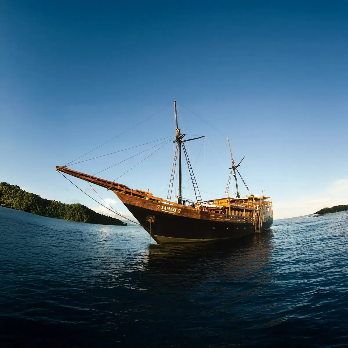Damai 1 liveaboard sailing Raja Ampat