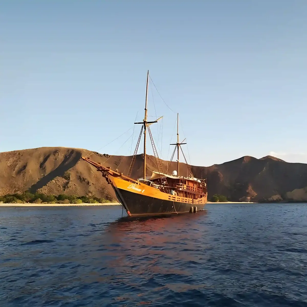 Damai 2 liveaboard sailing Raja Ampat