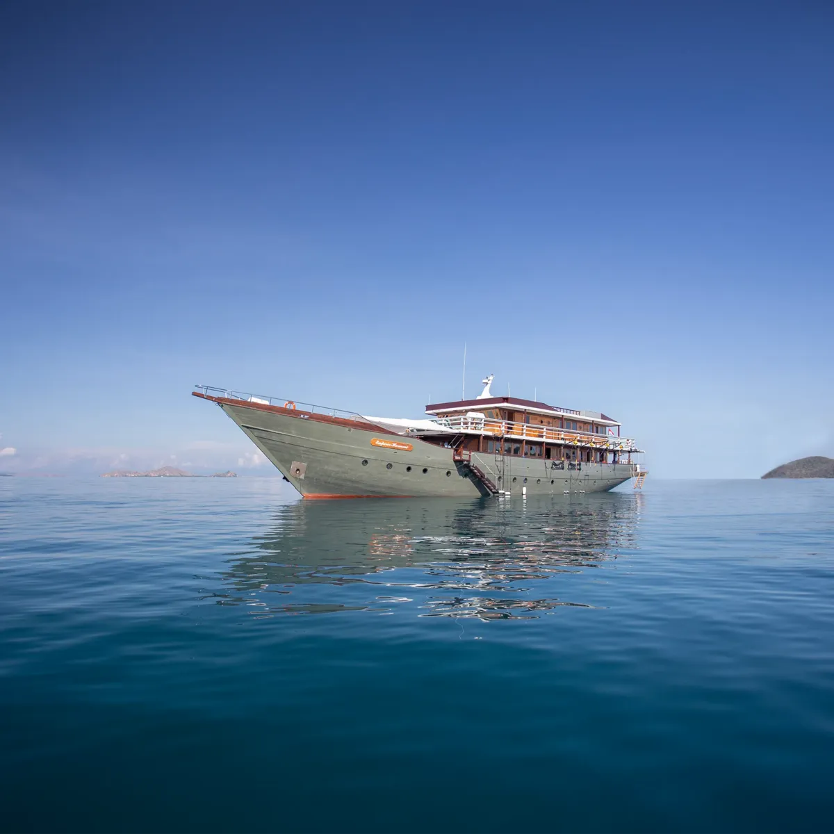 Emperor Harmoni liveaboard sailing Raja Ampat