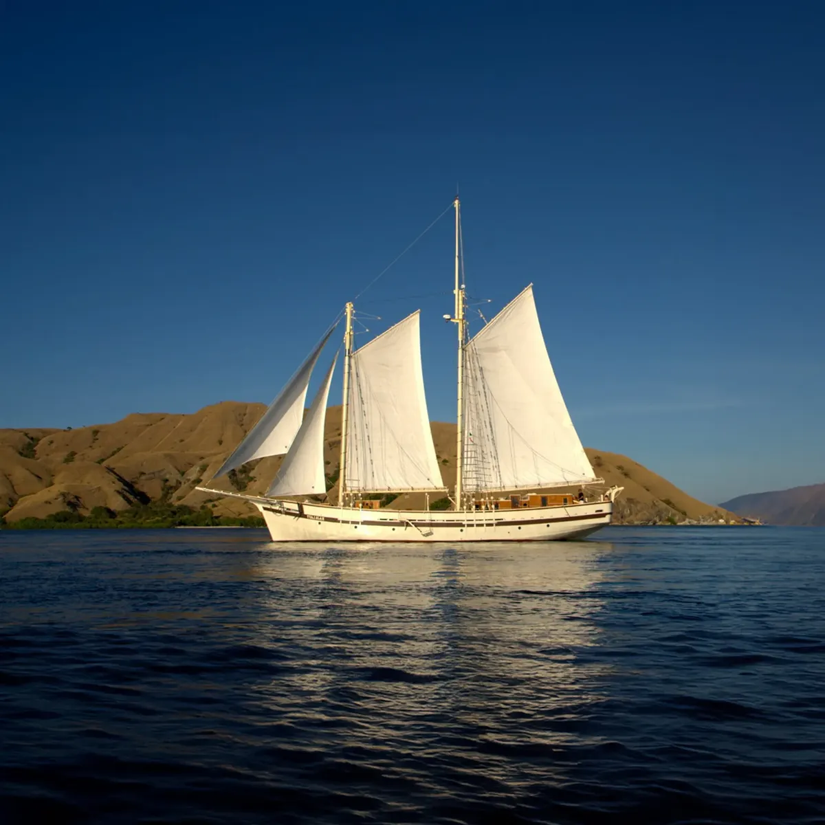 Emperor Raja Laut liveaboard sailing Raja Ampat