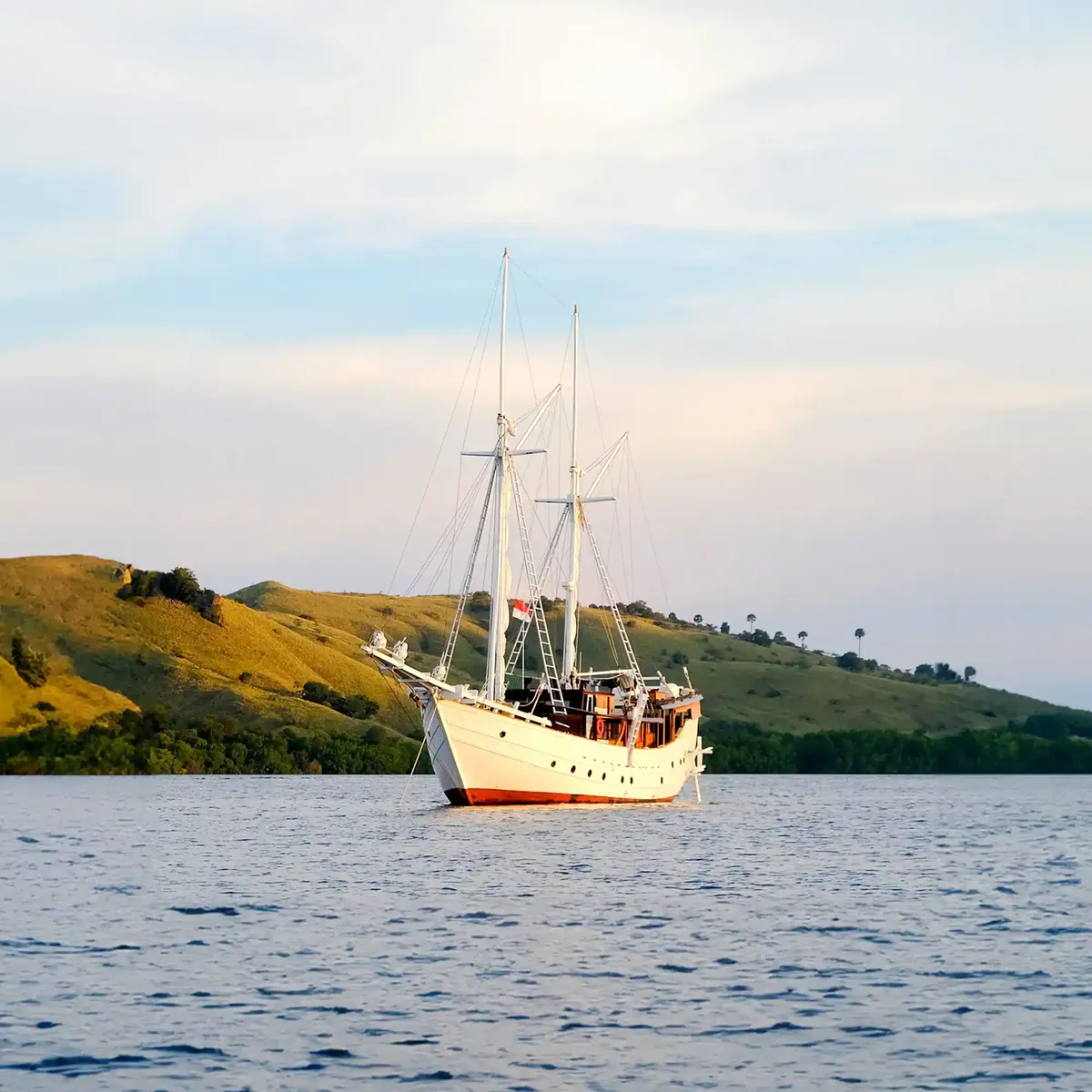 Jakare liveaboard sailing Raja Ampat