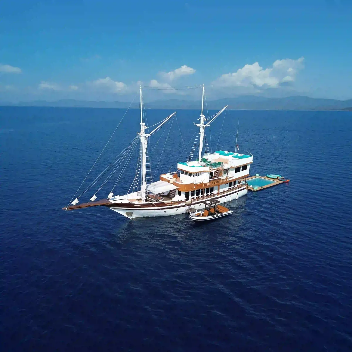 Kayra Phinisi Liveaboard liveaboard sailing Raja Ampat