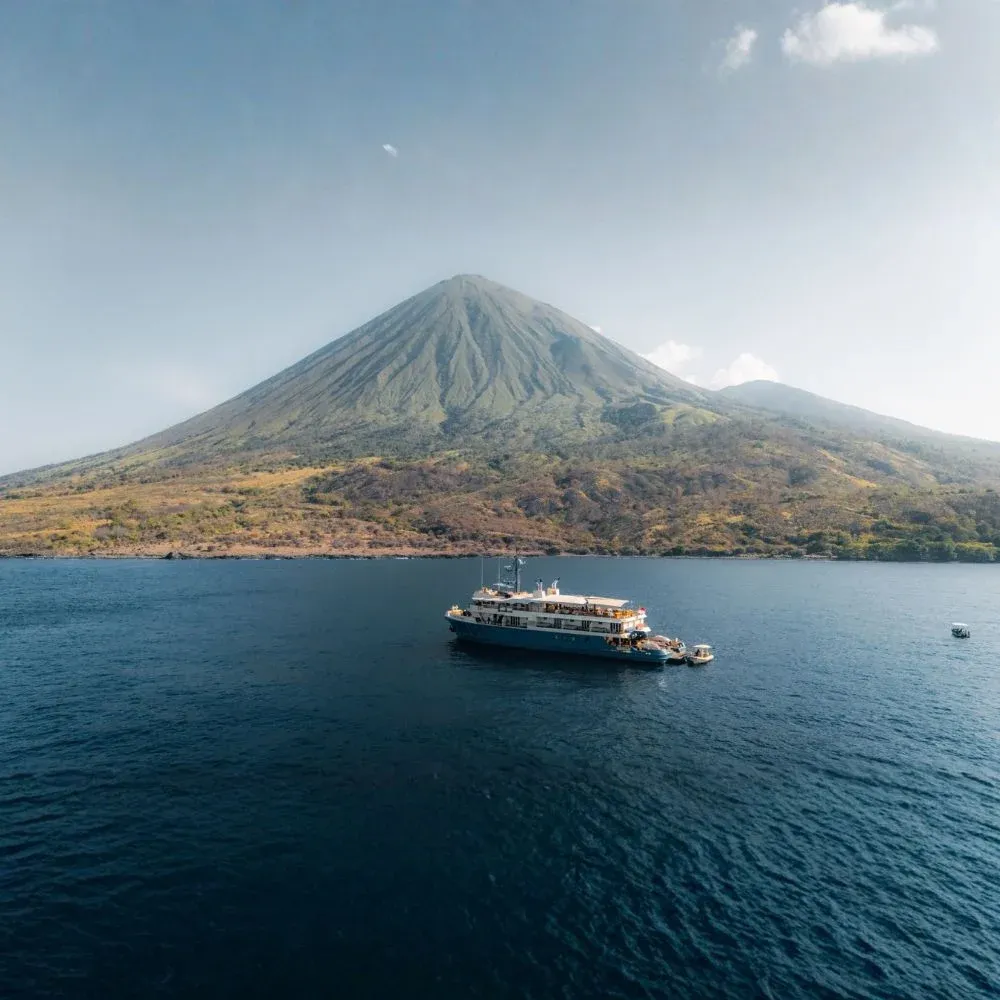 Kudanil Explorer liveaboard sailing Raja Ampat