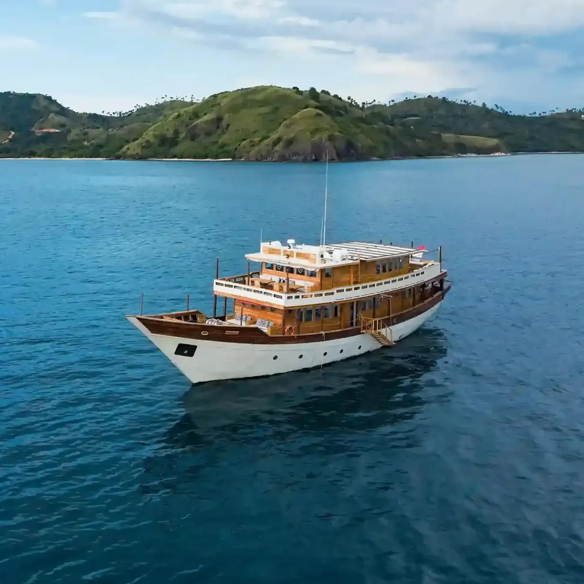 Mischief liveaboard sailing Raja Ampat