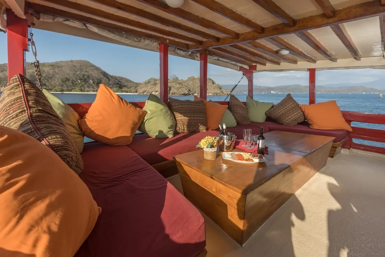 Liveaboard interior — Lounge Seven Seas Liveaboard