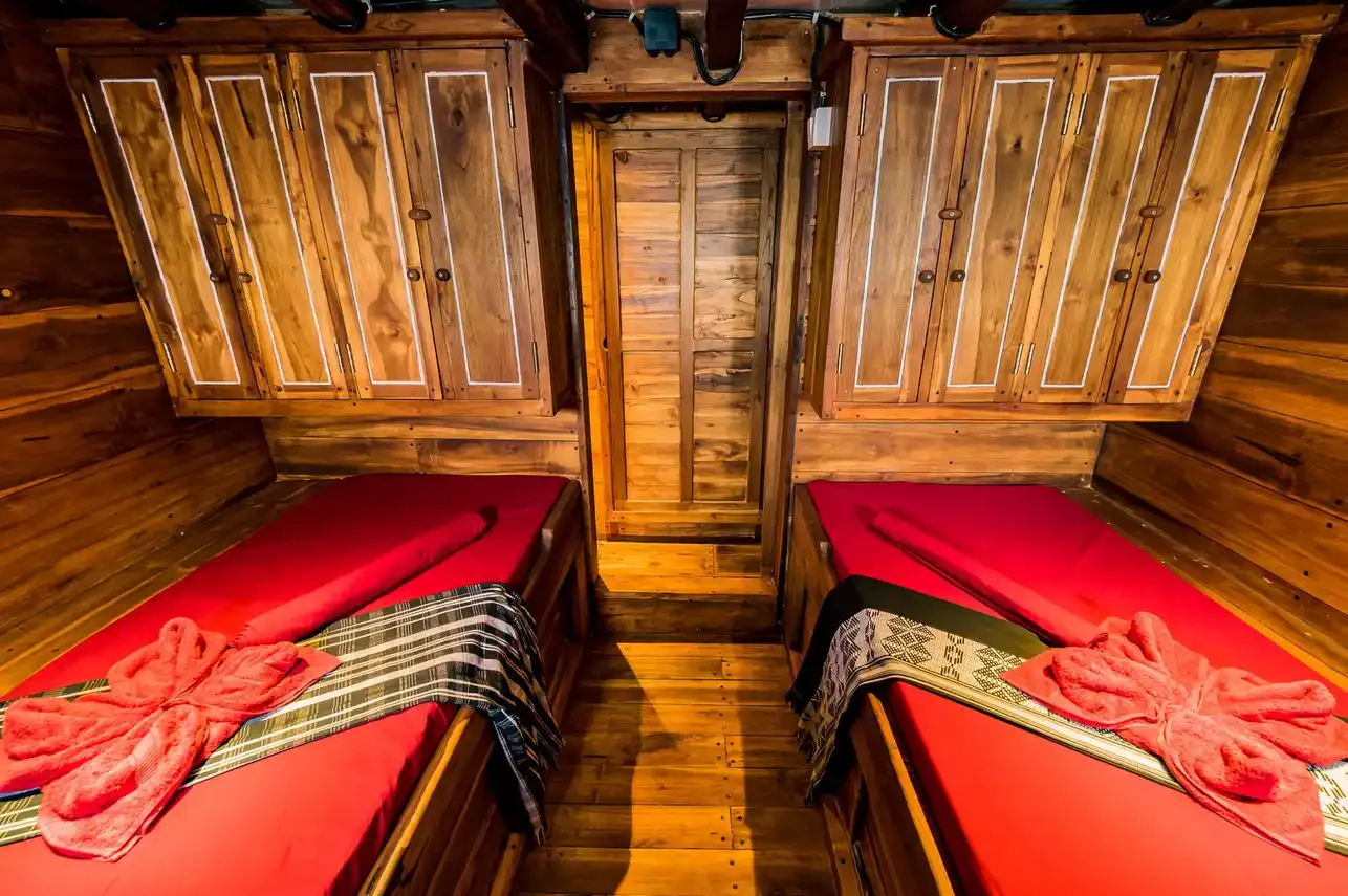 Liveaboard interior — Twin Cabin Akomo Isseki2