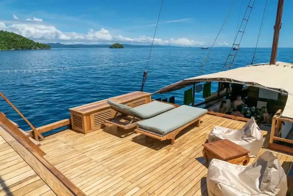 Mid-Range vs Luxury Raja Ampat Liveaboard: How to Decide