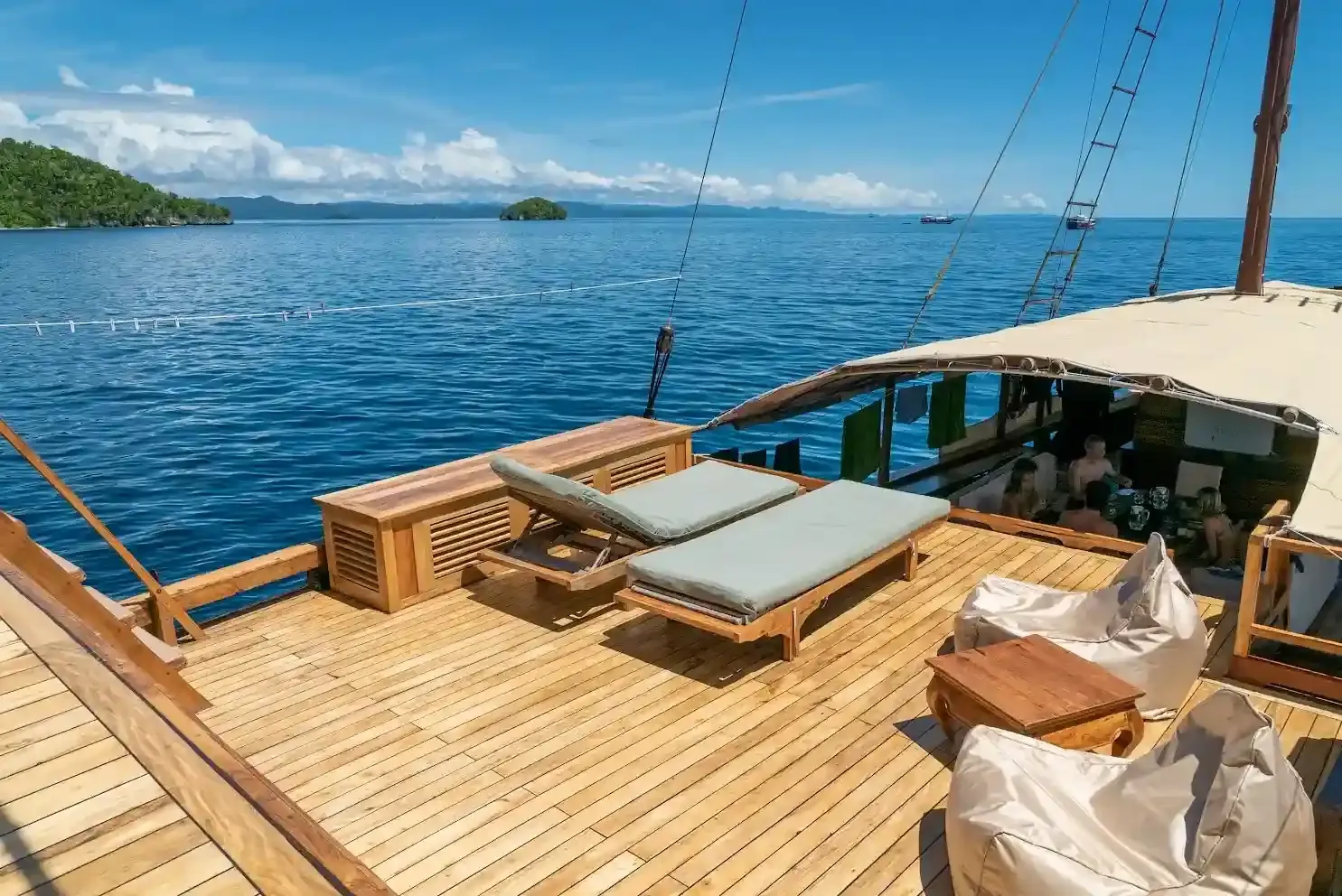 Liveaboard interior — Sundeck Wellenreng Liveaboard