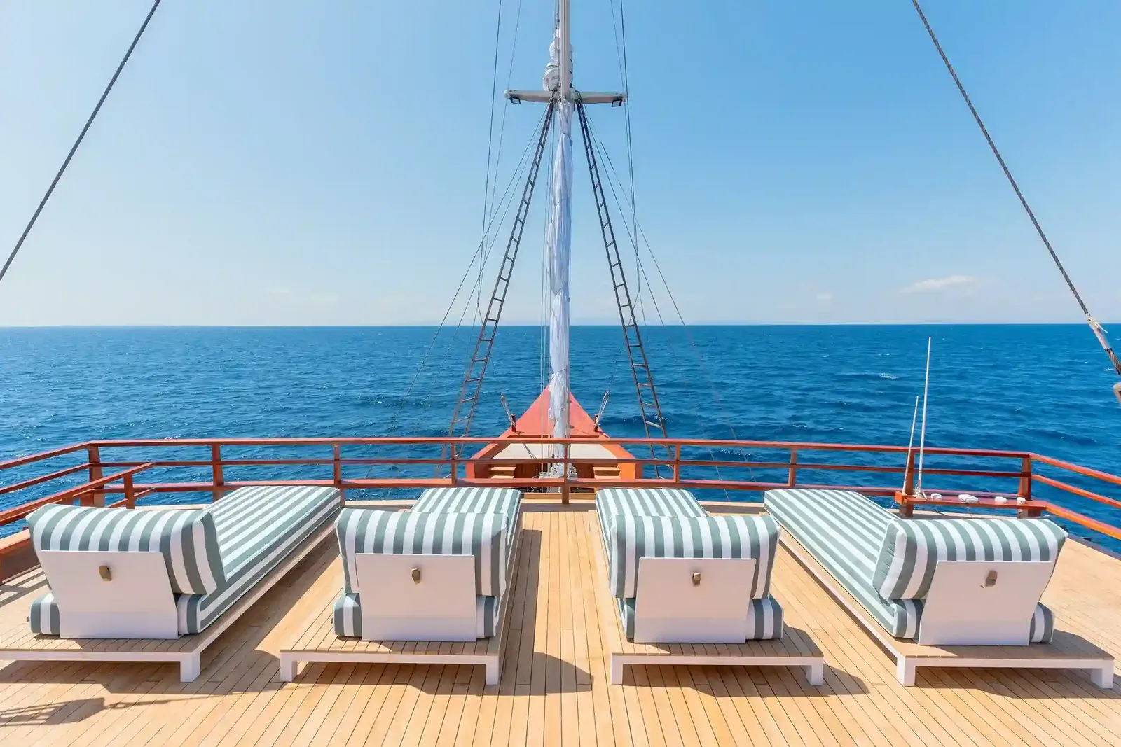 Liveaboard interior — Sanctuary Sundeck