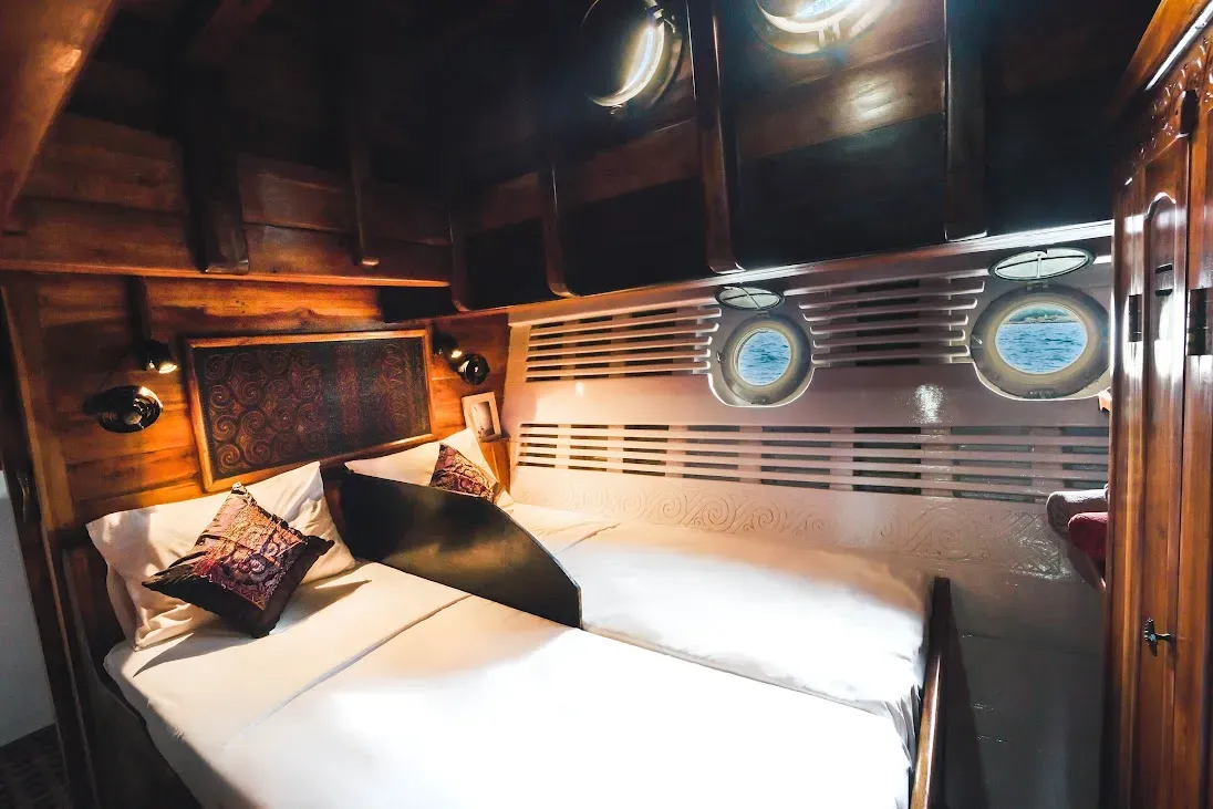 Liveaboard interior — Double convert twin cabin 2