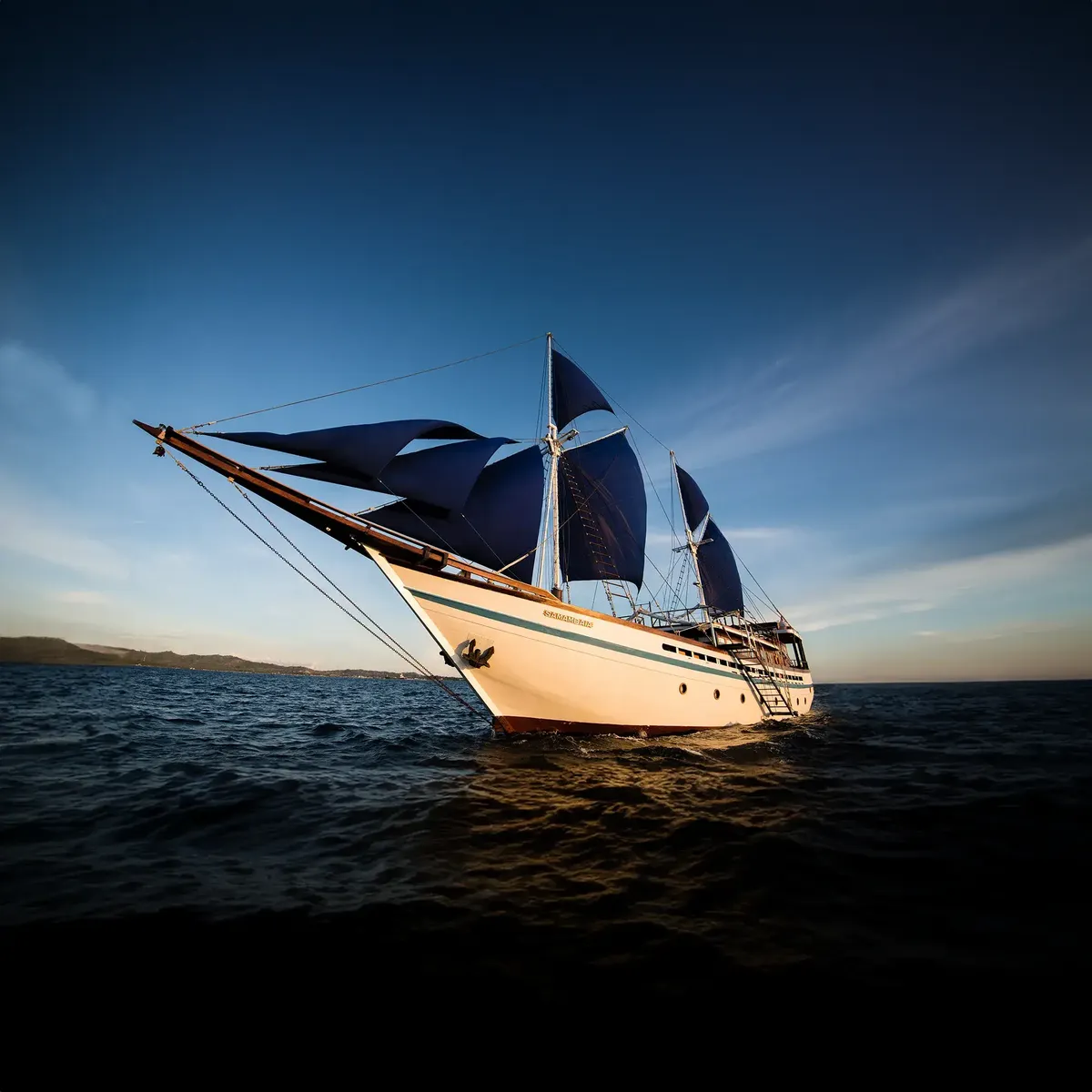 Samambaia liveaboard sailing Raja Ampat