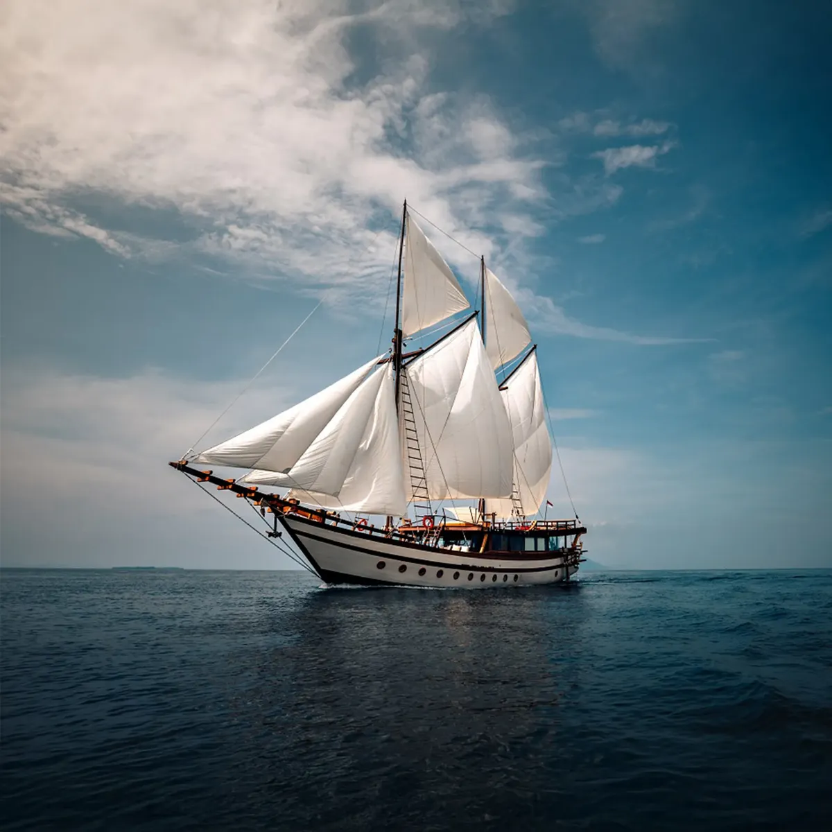 Senja liveaboard sailing Raja Ampat