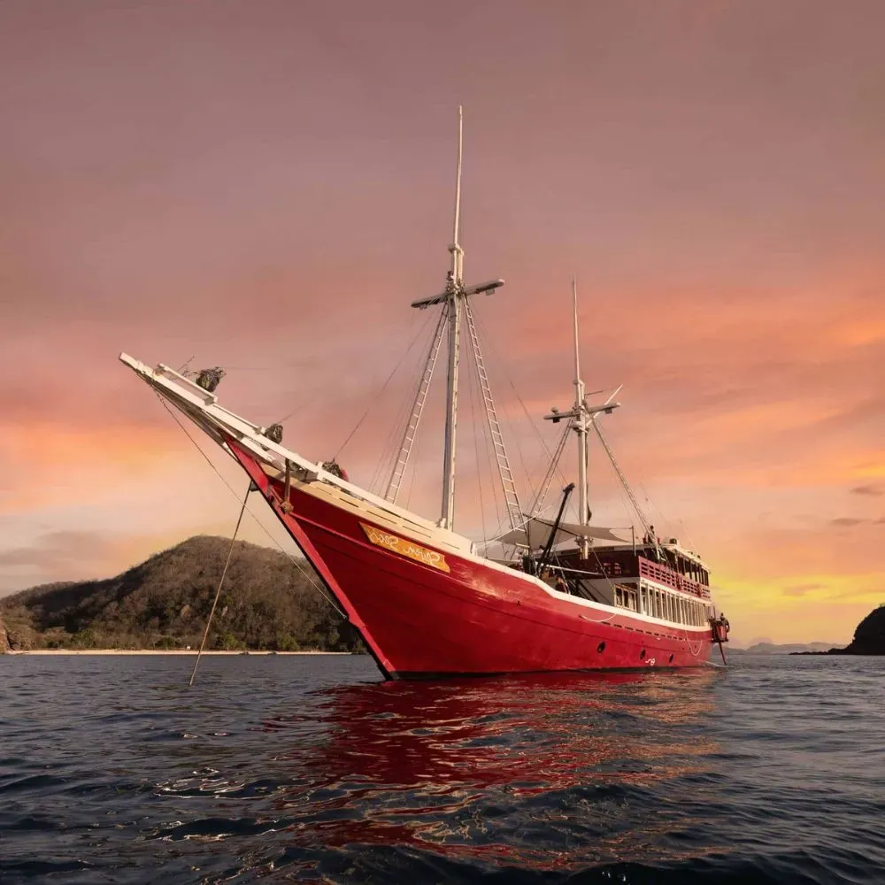 Seven Seas Liveaboard liveaboard sailing Raja Ampat