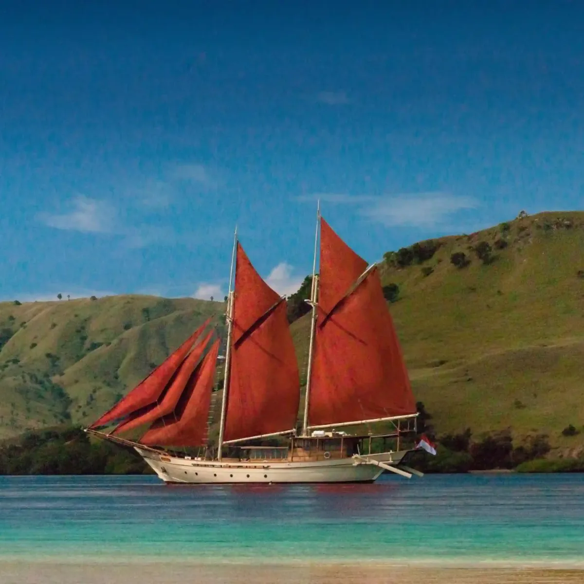 Si Datu Bua liveaboard sailing Raja Ampat