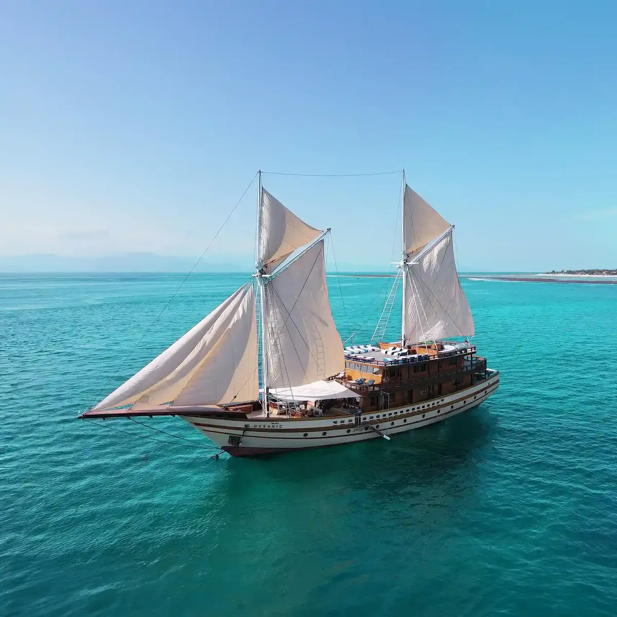 The Maj Oceanic liveaboard sailing Raja Ampat