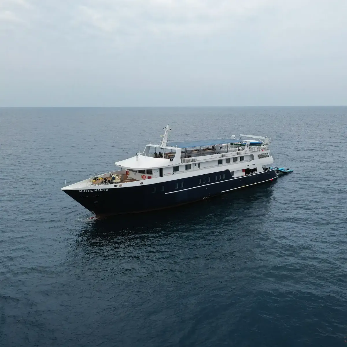 White Manta liveaboard sailing Raja Ampat